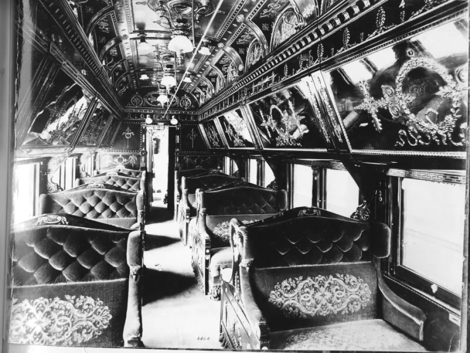 Wagon-lit très ornementé, vers 1890