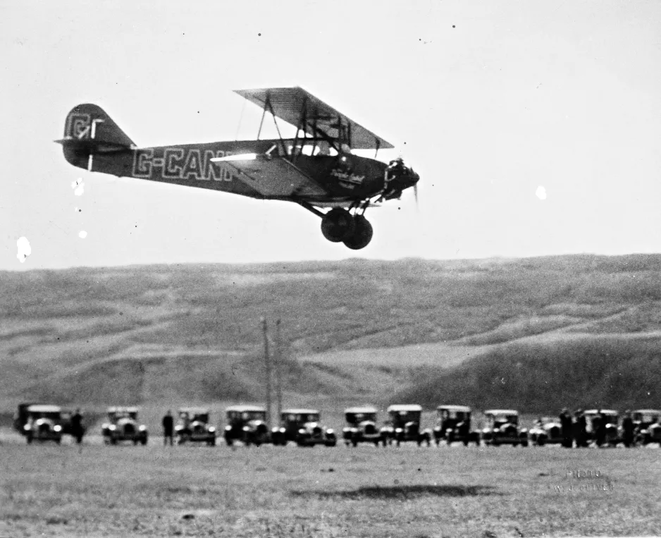 The arrival at Calgary of the Stinson SB-1 Detroiter operated by Purple Label Airline Limited before this company was absorbed by Great Western Airways Limited, April 1928. CASM, negative number KM-08272.