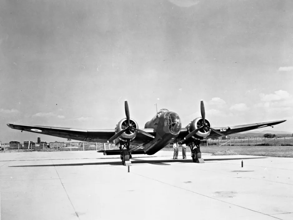 Un des bombardiers moyens Handley Page Hampden fabriqués par Canadian Associated Aircraft Limited. MAEC, KMM-05354.