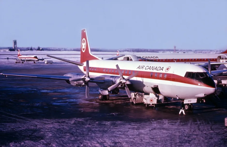 Un Vickers Vanguard d’Air Canada, Aéroport international de Toronto, janvier 1968. Wikipédia.