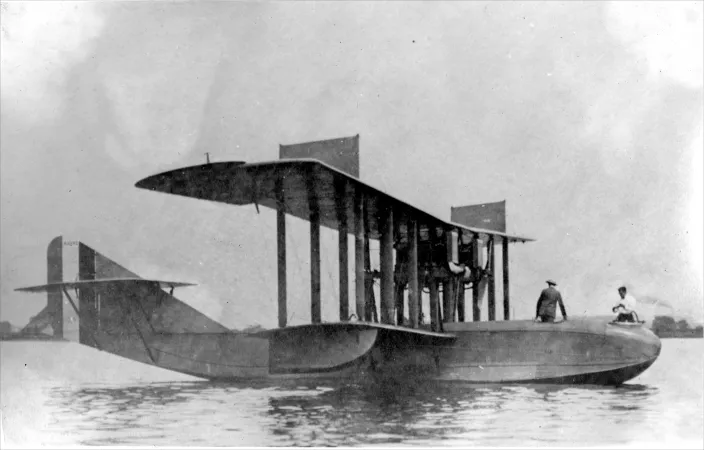 Premier hydravion à coque Felixstowe F-5L produit par la Canadian Aeroplanes. Philadelphie (Pennsylvanie), été 1918.