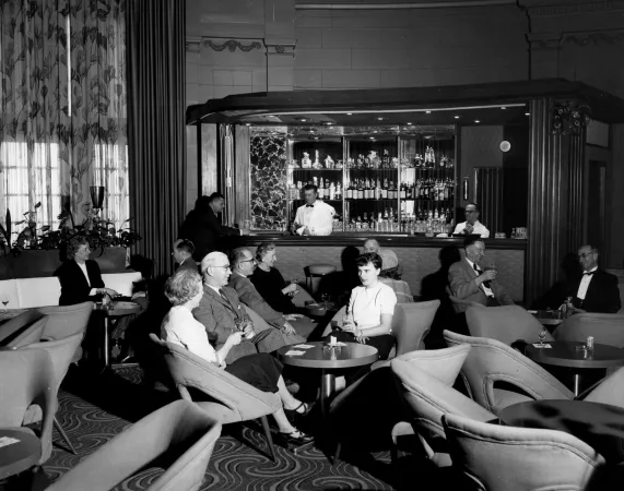 Le bar-salon de l'hôtel Fort Garry à Winnipeg, 1957