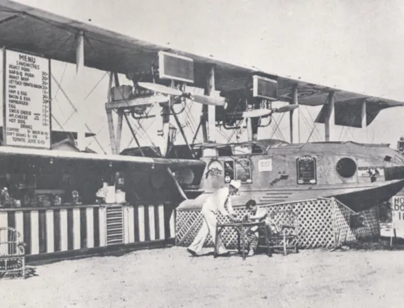 Mystery Ship, une sandwicherie des plus remarquables près de l’aérodrome près de Bradenton, Floride, vers 1935. Anon., "Uit de Pers." Het Vliegveld, 9 octobre 1935, 7.