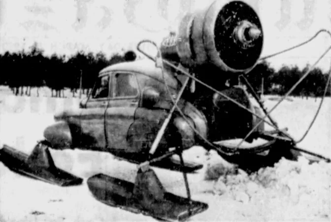 Un prototype du traîneau aérien Kamov Sever-2 dans son élément. Anon., « ’Mail Train’ to North. » The Gazette, 26 mars 1959, 2.