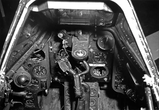 Cockpit, CASM-12465