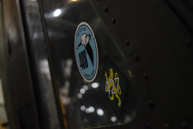 Écussons des escadrons 408 et 427. Ces écussons se trouvent sur de nombreux appareils de la collection d’astronefs du Musée.