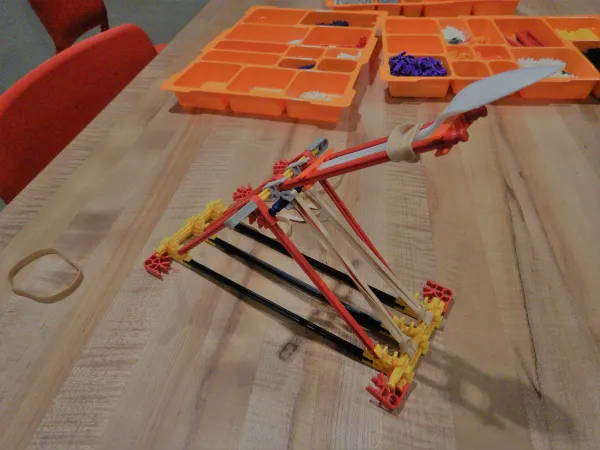 A completed catapult made out of K’NEX and a plastic spoon