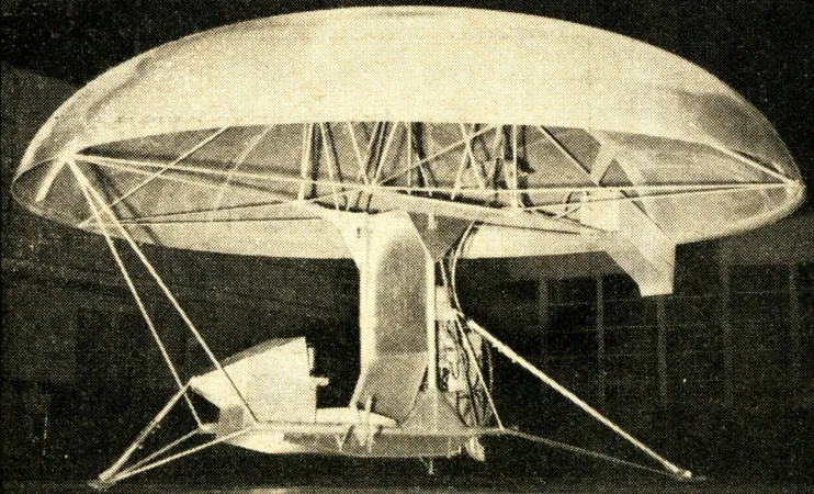 Le prototype du Astro Kinetics Lift de Astro Kinetics Corporation, Houston, Texas. Anon., « Aircraft and Powerplants – Crane version of ‘flying saucer’ projected in U.S.A. » The Aeroplane and Commercial Aviation News, 7 mars 1963, 24.