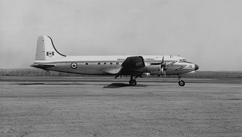 Avion C-54GM North Star 1 ST de Canadair