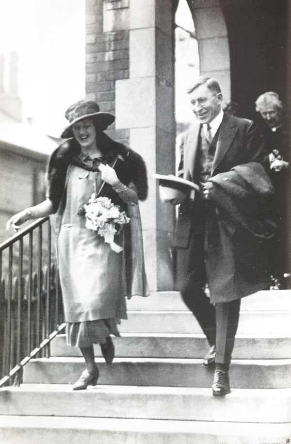 Frederick Banting and Marion Robertson on their wedding day. Source: Library and Archives Canada.