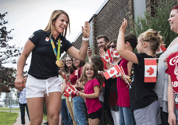 Erica Wiebe, médaillée d’or canadienne en lutte libre aux Jeux olympiques de Rio chez les 75 kg