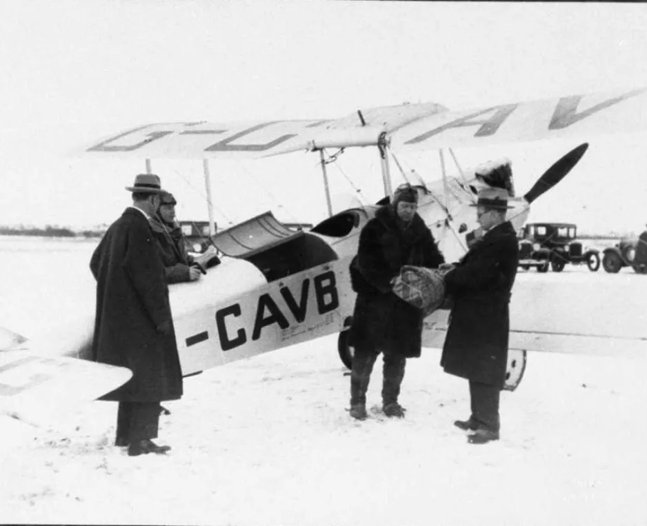 Vic Horner being handed a bundle of Diphtheria antitoxin at the start he and May's journey from Edmonton to Fort Vermillion