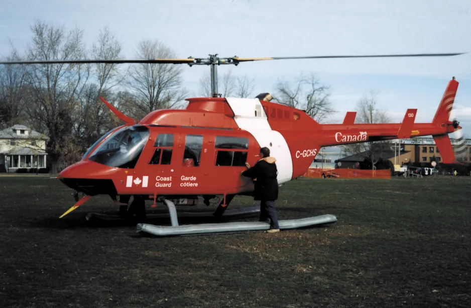 A Bell LongRanger of the Canadian Coast Guard delivering an individual to rescue workers, Marblehead, Ohio, December 1998. Wikipedia.