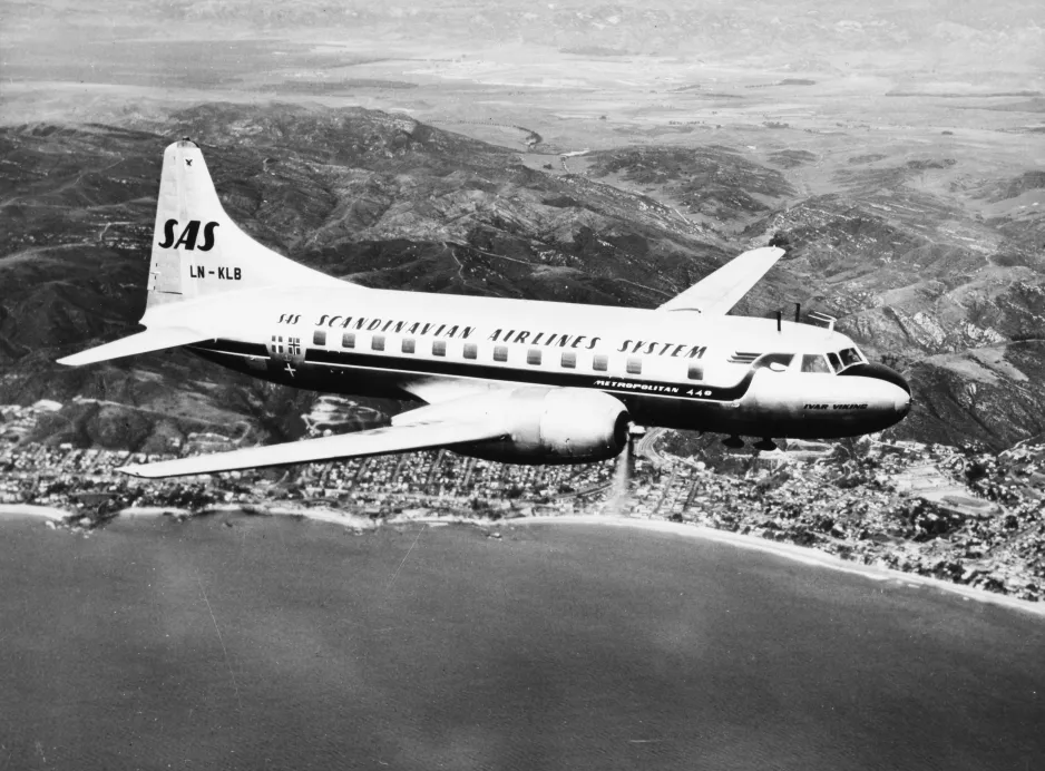 Un avion de ligne Convair CV-440 Metropolitan utilisé par Scandinavian Airlines System Denmark-Norway-Sweden. Wikipédia.
