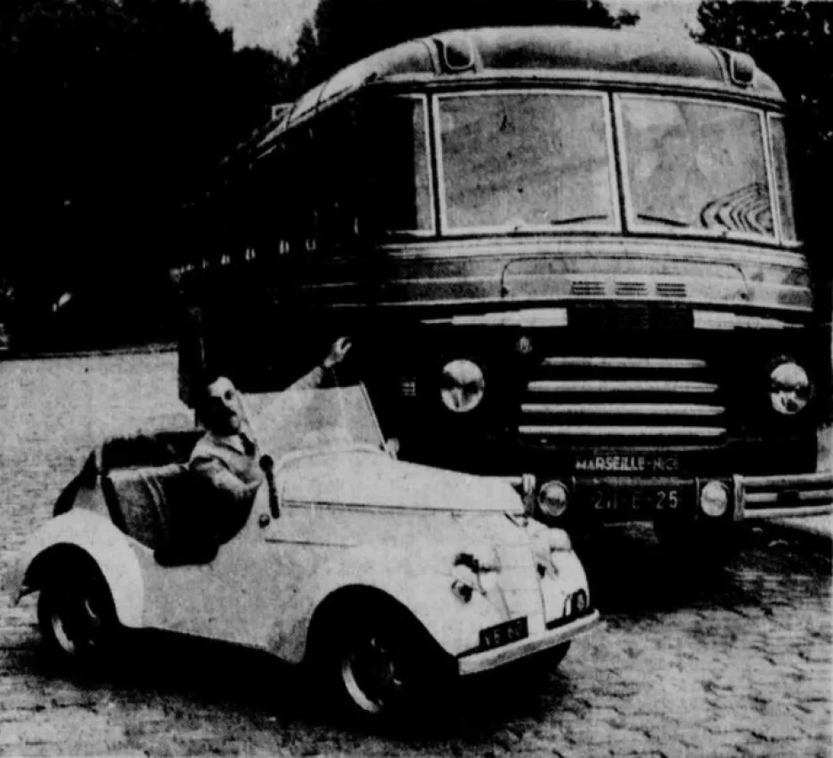 La voiturette New-Map / Rolux Baby présentée lors de l’édition 1950 du Salon de l’automobile de Paris. Anon., « Le nouveau ‘Rolux’ de 300 livres. » L’Action catholique, 11 octobre 1950, 1.