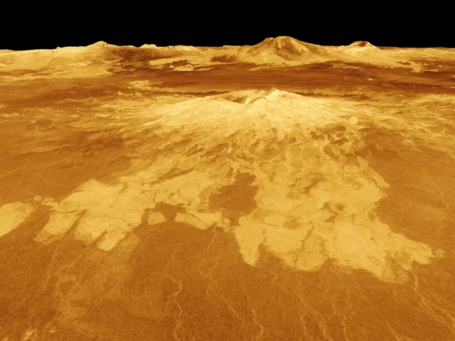 Une vue 3D en angle de la surface de Vénus, présentant un monticule volcanique et de la lave qui s’écoule en avant-plan, et plus de volcans sur l’horizon en arrière-plan.