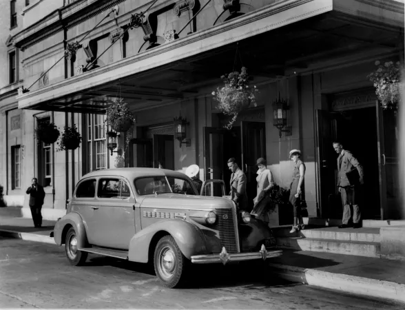 Entrée du l'hôtel Nova Scotian, Halifax, Nouvelle-Ecosse, 1937