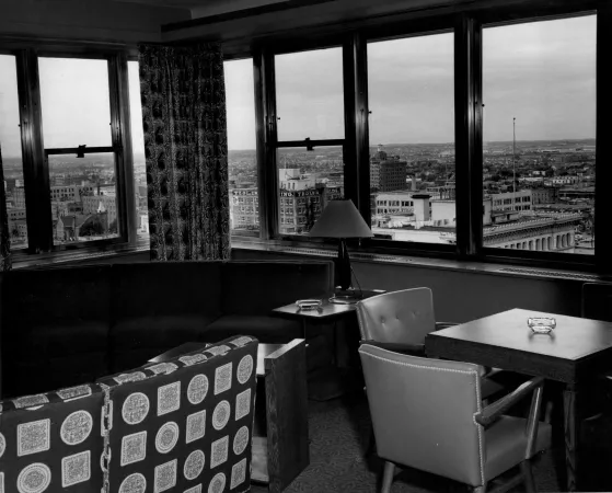  La vue d'Edmonton depuis la suite Crown, l'hôtel Macdonald, 1953
