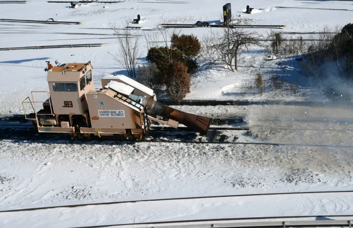 File:Snow plow machine.jpg - Wikipedia