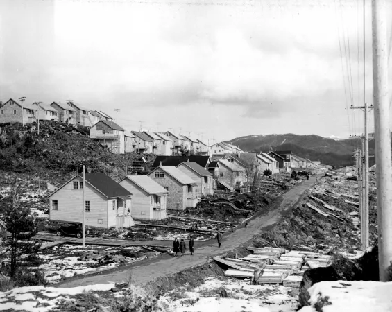 « Rushmore Heights » : l’un des lotissements de Wartime Housing Ltd. construit pour les ouvriers mariés du chantier naval et de la cale sèche de Prince Rupert (Colombie-Britannique); 1942