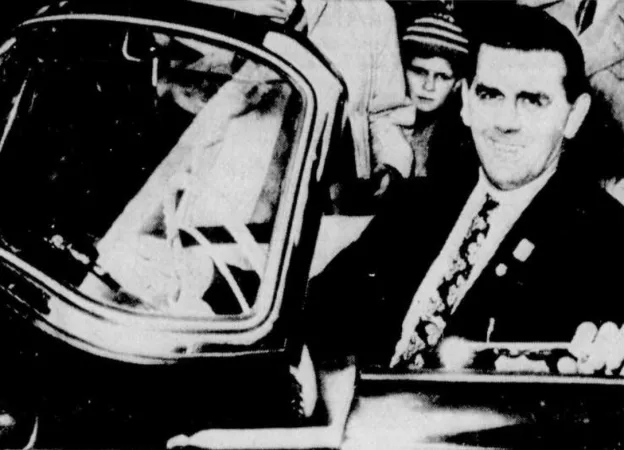 Joseph Henri Maurice Richard at the wheel of the Škoda Felicia donated by Podniků Zahraničniho Obchodu Motokov, Prague, Czechoslovakia. Anon., “–.” Le Devoir, 18 March 1959, 10.