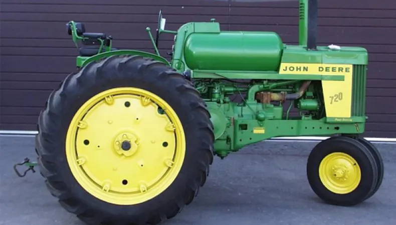 John Deere Tractor “720 LP”