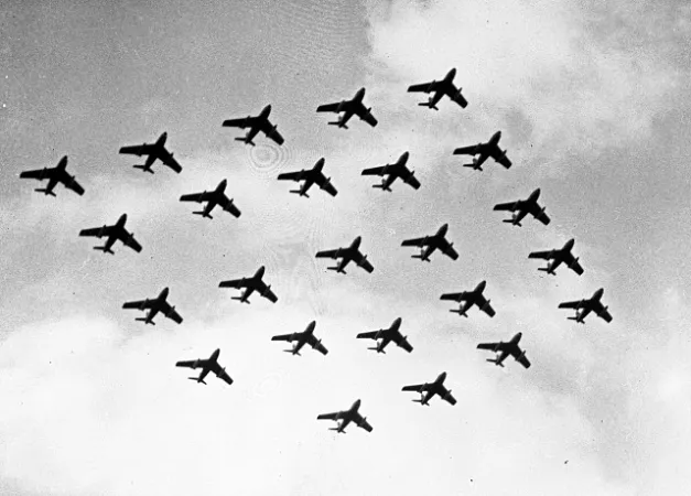 24 Canadair Sabre 6 aircrafts flying in formation