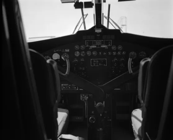 Cockpit, CASM-32445