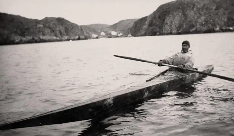 Kayak - Photo courtoisie du Bibliothèque et Archives Canada