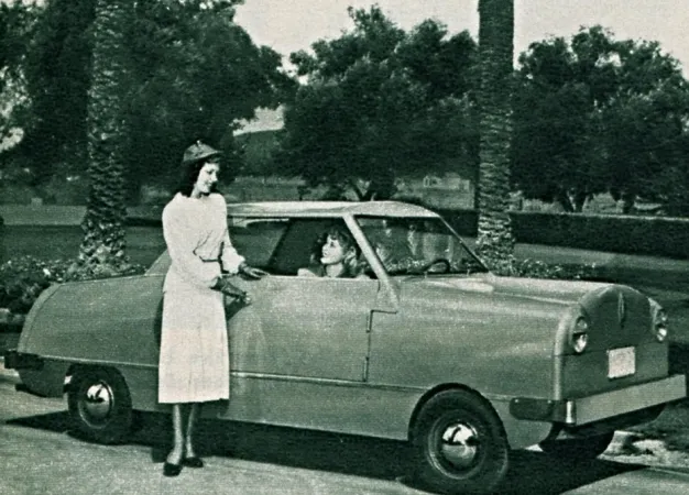 One of the very few Airways Airway microcars made, San Diego, California. Anon., “Voiture légère.” Photo-Journal, 29 December 1949, 48.