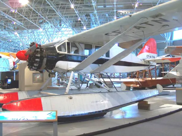 Le Bellanca CH-300 Pacemaker du Musée de l’aviation et de l’espace du Canada à Ottawa, Ontario, vers 2007. Wikipédia.
