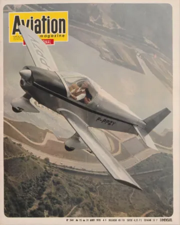 Christophe Jean Heintz aux commandes du Heintz Zenith. Anon., « –. » Aviation magazine international, 15 au 31 août 1970, couverture.