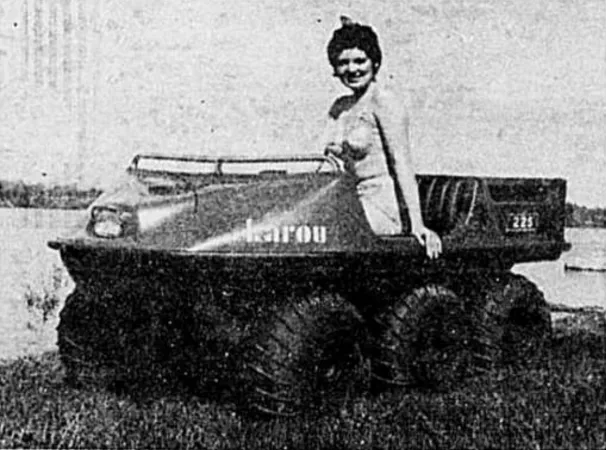 Un véhicule tout-terrain Karou Karou. Anon., « Opération Camping à Saint-Hilaire. » Photo-Journal, 26 juillet au 1er août 1971, 47.