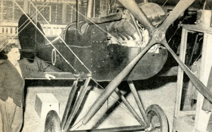 Le Royal Aircraft Factory B.E.2 du Musée de l’aviation et de l’espace du Canada alors qu’il appartient au Musée canadien de la guerre, Ottawa, Ontario. H.J. (« Titch ») Jenkins, « Correspondence – Ottawa’s – and Sowrey’s – B.E.2c. » Flight, 12 octobre 1961, 600.