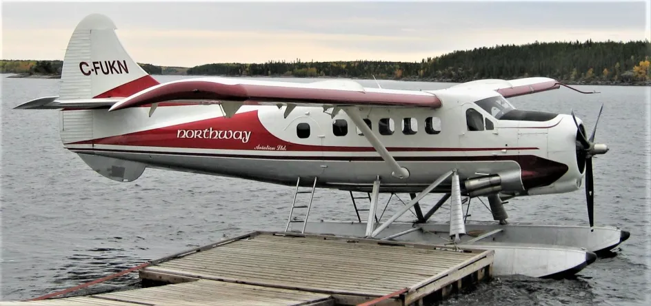 Un hydravion à flotteurs utilitaire de Havilland Canada DHC-3 Otter exploité par Northway Aviation Limited de St. Andrews, Manitoba, lac Fishing, Manitoba, septembre 2005. Mark Swaffer via Wikimédia.