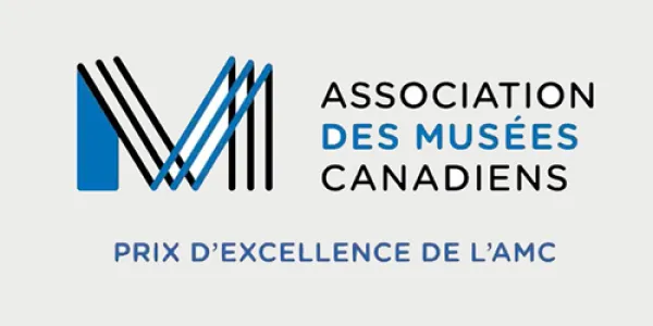 Logo de l’Association des musées canadiens avec le sous-titre prix d’excellence de l’AMC
