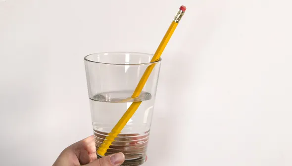 Illusion du crayon cassé