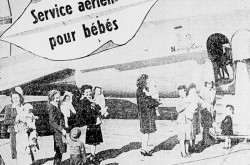Des mères et enfants prêtes à monter à bord d’un des avions de ligne Douglas DC-3 convertis en Nurseryliner par United Air Lines Incorporated, San Francisco, Californie, avril ou mai 1946. Anon., « Service aérien pour bébés. » Photo-Journal, 20 juin 1946, 12.