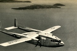 L’avion-cargo Fairchild C-119 Flying Boxcar de la United States Air Force emprunté par Iron Ore Company of Canada Incorporated en 1951. Anon., « Fret aérien – L’opération Ungava – Le fret aérien accélère l’application d’un projet. » Interavia, décembre 1951, 672.