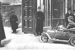 A lilliputian Cadillacs which might be the one mentioned in the title of this article, 1912-13. Anon., “La plus petite voiturette automobile au monde.” La Science et la Vie, August 1913, 275.