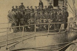 The Dutch geophysicist Felix Andries Vening Meinesz, on the right, with the crew of the United States Navy submarine USS S-21 during his 1928 gravimetric expedition. Anon., “La détermination de la gravité en mer.” Sciences et Voyages, 26 September 1929, 3.